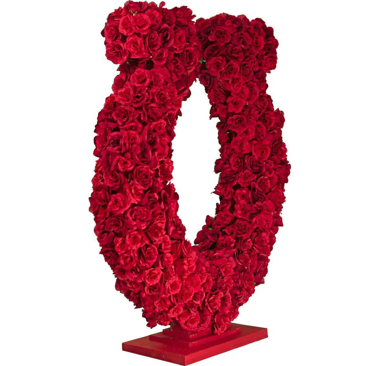 LUCKY ROSE PETAL HORSESHOE CENTERPIECE