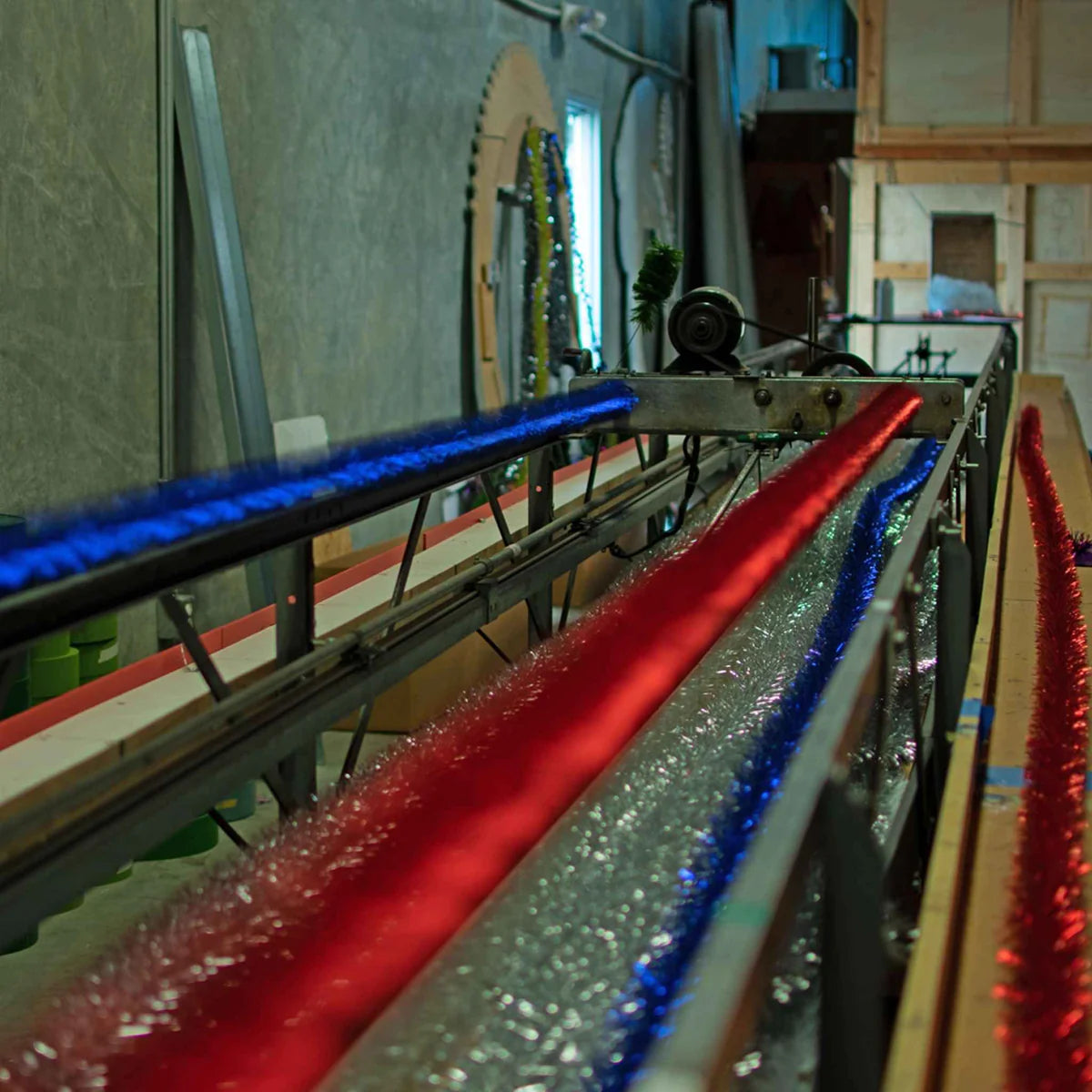 TINSEL BRUSH AMERICAN FLAGS