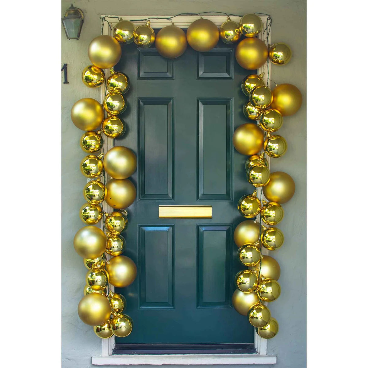 BALL ORNAMENT GARLAND DOOR SWAG